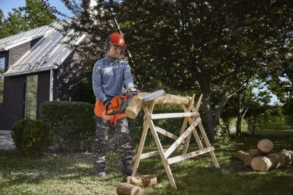 240i Chainsaws​ with battery and charger